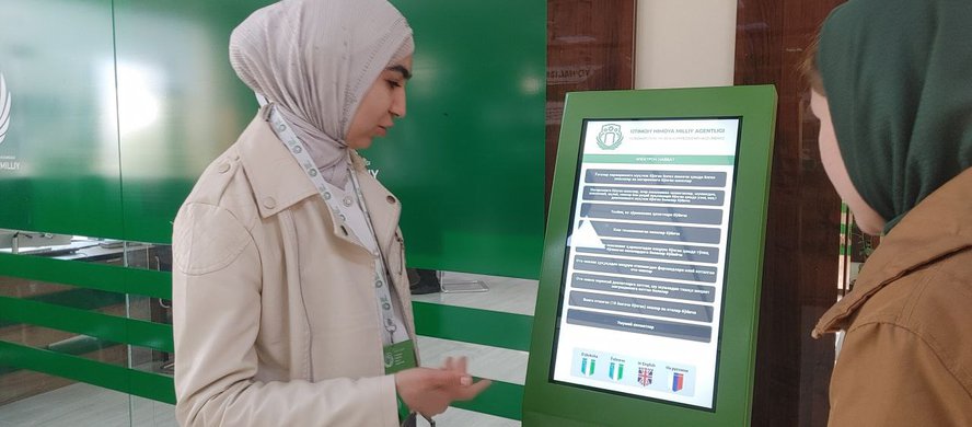 Qorako'lda volontyorlar aholiga yordam berishmoqda