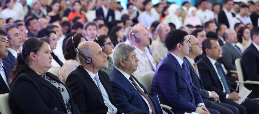 II dástúrli «Adam ushın» saúda-kórgezbesiniń ashılıw máresimi bolıp ótti.