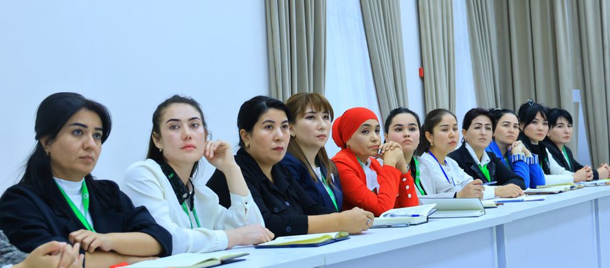 В Навои обсудили вопросы повышения эффективности системы социальной защиты