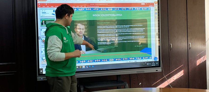 Guliston qalası, 2-sanlı ulıwma bilim beriw mektebiniń 11-«G» klass oqıwshıları menen «Human Volunteers» joybarı sheńberinde keńes shólkemlestirildi.